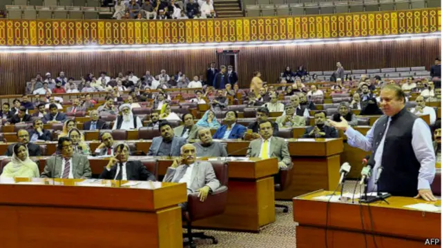 نواز شریف عملا تصمیمگیری در مورد مشارکت نظامی در یمن را بر عهده پارلمان قرار داد