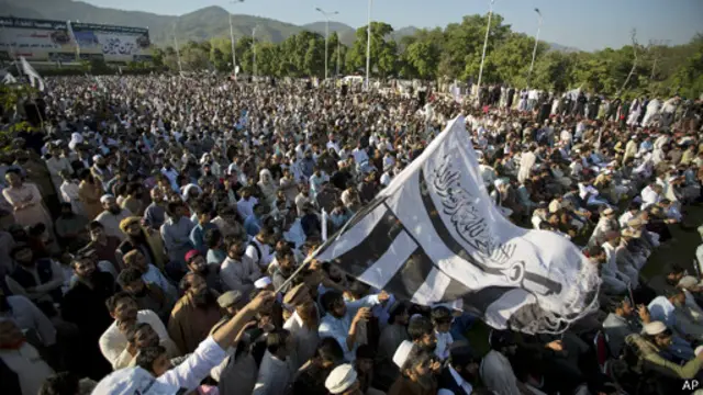 طرفداران مداخله پاکستان در جنگ یمن تظاهراتی بر پا کردند