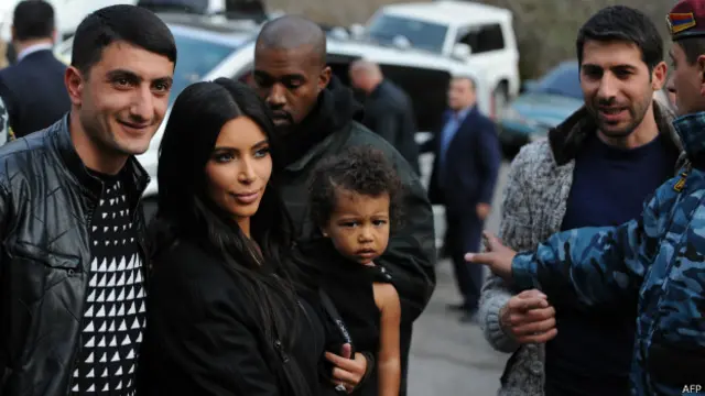 Kim Kardashian, əri Kanye West və qızı North Yerevandakı Geghard Monastırında