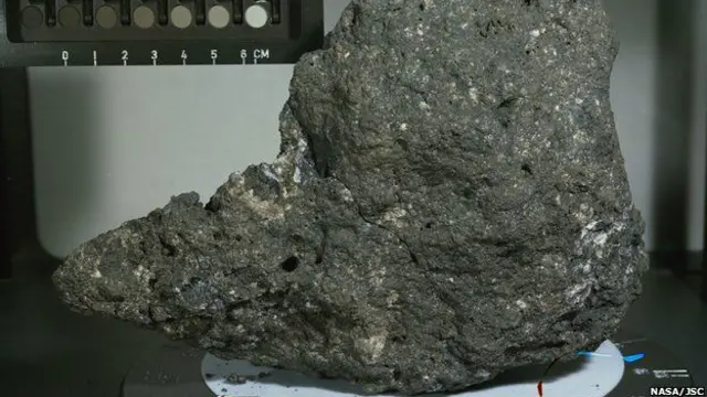 Місячні породи