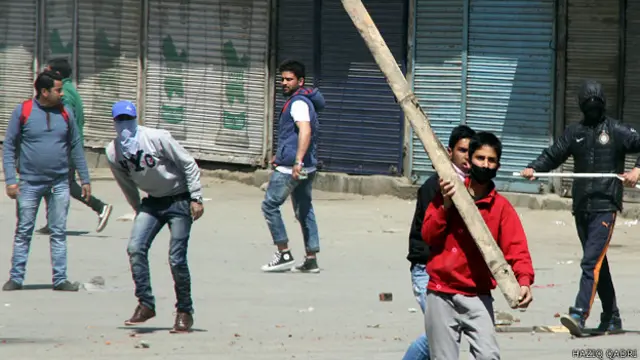 श्रीनगर में प्रदर्शन