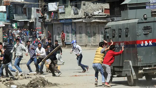 श्रीनगर में प्रदर्शन