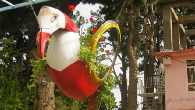 په ټول هرات کې ۱۹ پارکونه او ۱۸ ګلخانې شتون لري. چارواکي وایي هڅه کوي چې شمېر یې لا زیات کړي.