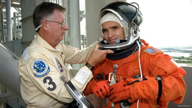 Леонід Каденюк під час тренувань у центрі NASA в період підготовки до космічного польоту на шатлі "Коламбія".