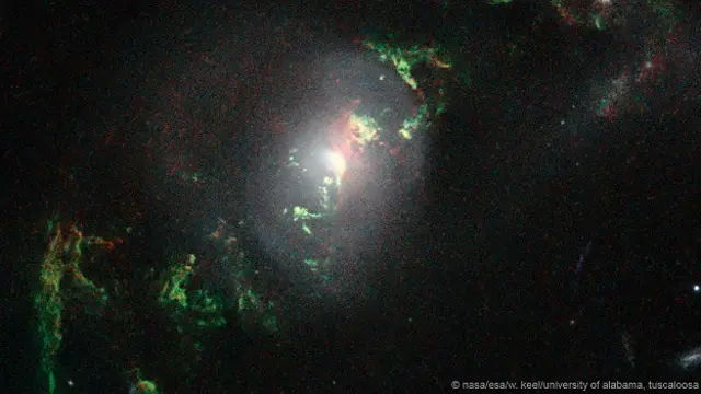 Газообразные волокнистые тела зеленоватого оттенка