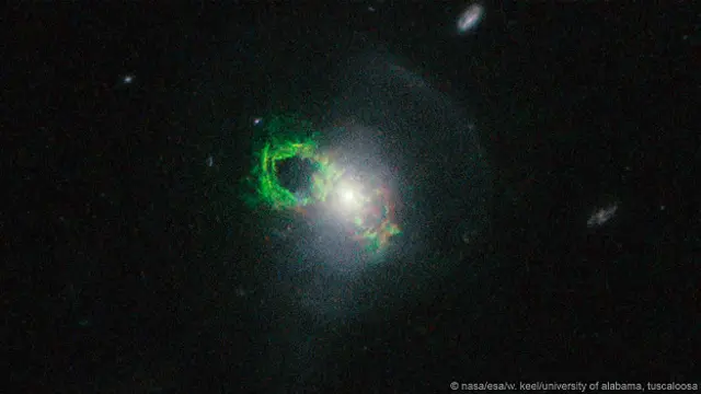 Газообразные волокнистые тела зеленоватого оттенка