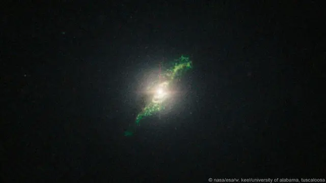 Газообразные волокнистые тела зеленоватого оттенка