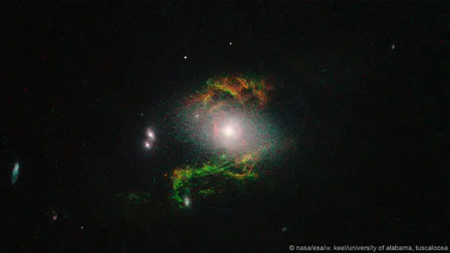 Газообразные волокнистые тела зеленоватого оттенка