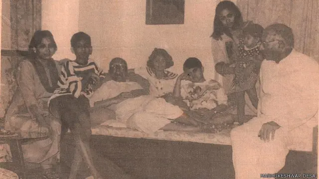 परिवार सहित मोरारजी देसाई