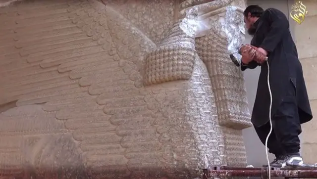 EI destruye un Lamassu