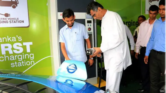 විදුලි බලයෙන් ක්‍රියාකරන මෝටර් රථවලට විදුලි බලය සැපයීමේ පළමු මධ්‍යස්තානය පසුගිය වසරේ අප්‍රේල් මාසයේ විවෘත කෙරිණ