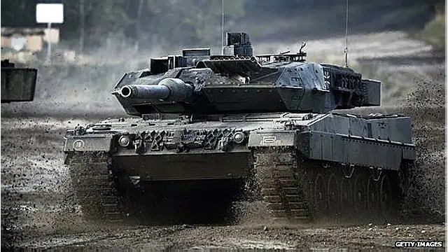  یکی از تانک‌های "لیوپارد ۲" آلمان در مانور نظامی ماه اکتبر. 