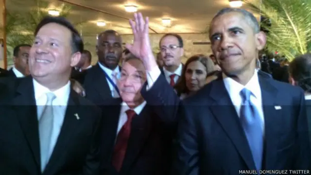 El secretario de Comunicación de Panamá, Manuel Domínguez, publicó una de las primeras fotos del encuentro entre ambos mandatarios en su cuenta de la red social Twitter (@SeCPanama) con la leyenda: "Panamá: el país que une al mundo. @CumbrePanama"