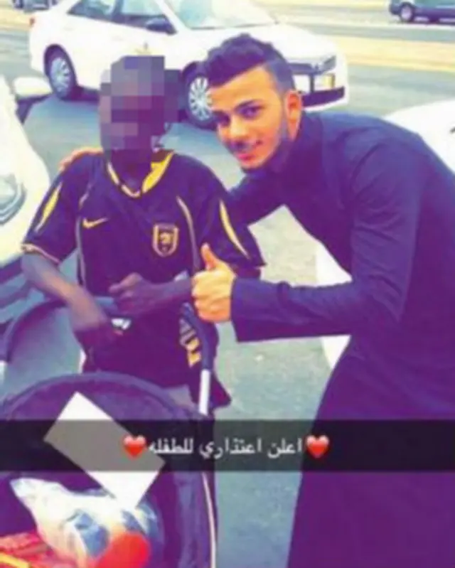 بعد میں اس شخص نے اسے تحفے بھی دیے جبکہ بہت سے لوگ اس لڑکی کی امداد کو سامنے آئے ہیں