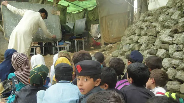 پاکستان میں تعلیم کے شعبے میں کام کرنے والی تنظیم ’الف اعلان‘ کے مطابق سوات میں 28 فیصد بچے سکول نہیں جاتے