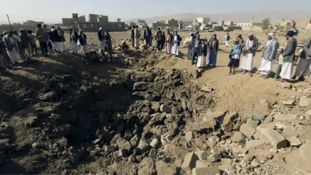 د حوثیانو او ولسمشر هادي پلووو ځواکونو ترمنځ جګړه روانه ده