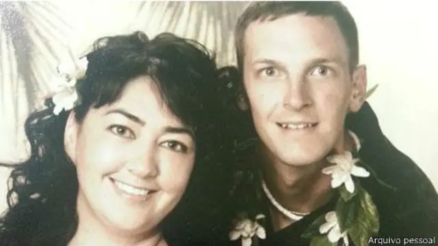 Desconfiada, mulher de Nick Hess começou a revirar a casa em busca de bebidas escondidas