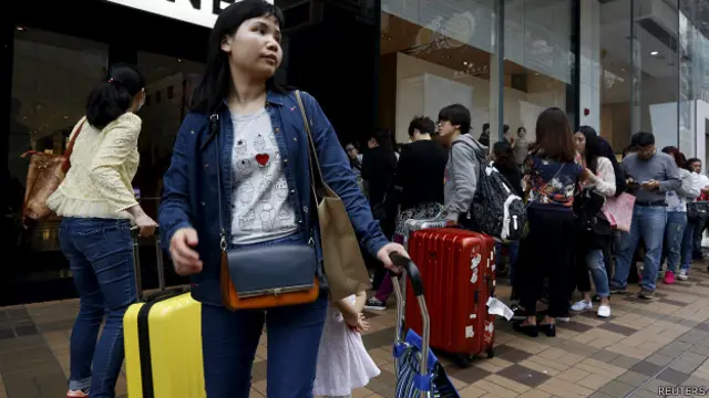 香港政府數據顯示，零售等行業的失業率上升，旅遊業弱勢持續。