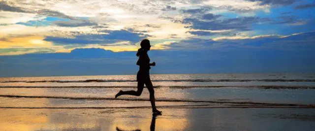 很多人都喜欢通过跑步锻炼身体。 