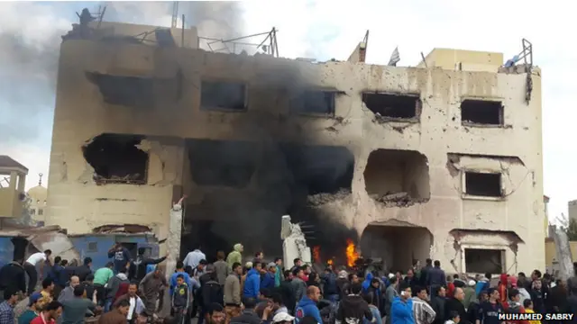 د فرانسې خبري اژانس په وينا پر ټولنيزو رسنيو د سينا ولايت وسله والې ډلې د چاودنې پړه پر غاړه اخيستې ده.