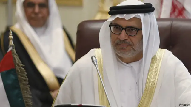 كان وزير الشؤون الخارجية الاماراتي أنور قرقاش قد هاجم نتيجة التصويت من خلال حسابه في تويتر