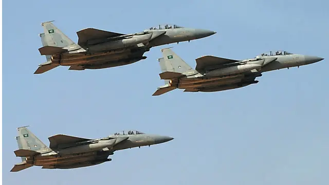 سعودی عرب کی سرکردگی میں فضائی حملوں کا نشانہ حوثی باغیوں کو بنایا گیا جنہوں نے دارالحکومت صنعا پر قبضہ کر لیا تھا