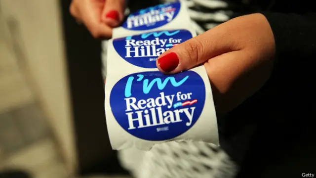 Стикеры в поддержку Хиллари Клинтон