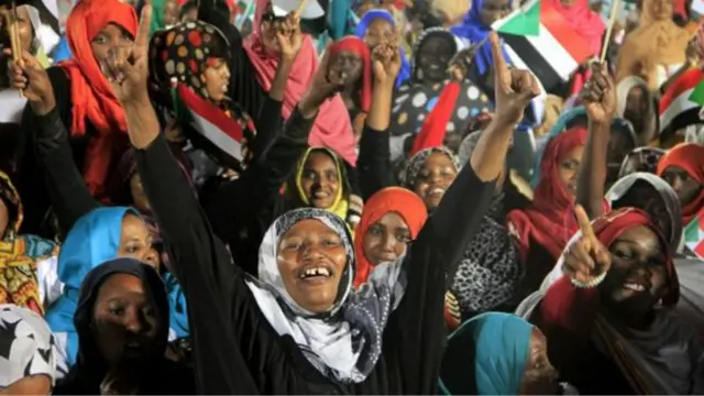 عبر أنصار البشير عن ابتهاجهم بترشحه للانتخابات الرئاسية 