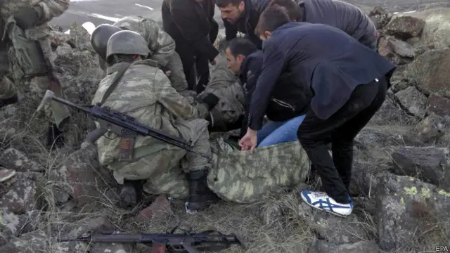 عکس آرشیوی است- جنگ بین پ ک ک و نیروهای ترکیه تاکنون بیش از ۴۰ هزار کشته داشته است