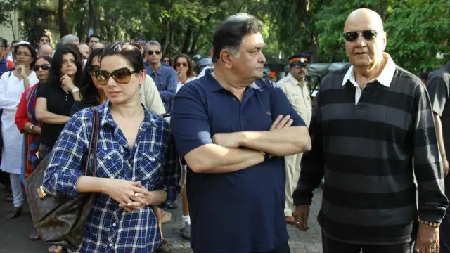 اداکار رشی کپور کی قیادت میں پریم چوپڑا اور نیلم سمیت بہت سے فلمی ستارے اس فیصلے کے خلاف احتجاج کے لیے سڑک پراترے