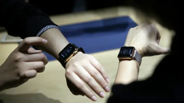 ایپل کمپنی نے اپنی مخصوص گھڑیاں گذشتہ جمعے سے صارفین کو ارسال کرنا شروع کیا ہے