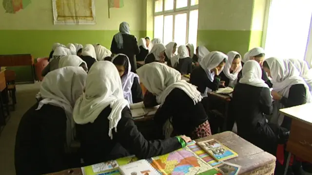 ما په ټولنه کې بابا لمسۍ ته دا نه وایي ،چې د خپلې خوښې جامې واغونده، په خپله خوښه زده کړې وکړه، په خوښه ژوند وکړه