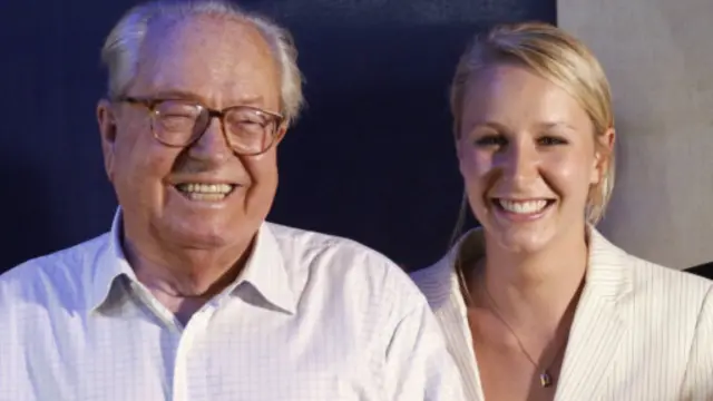 老勒庞和孙女合影