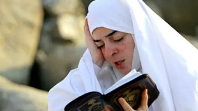 بعد از انقلاب اسلامی اعزام زائران ایرانی به حج چند بار متوقف شده است