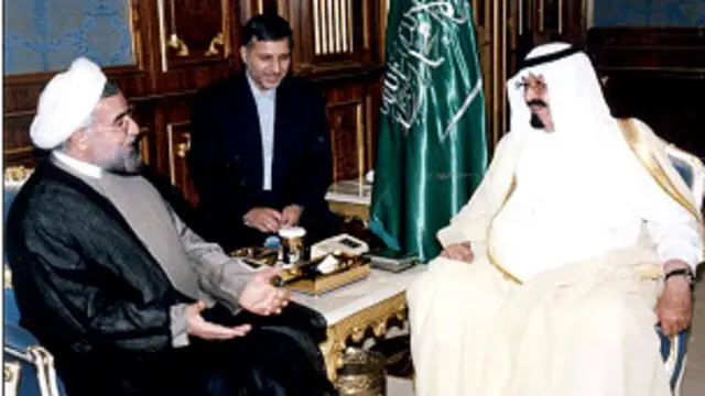 دیدار ملک عبدالله (راست) و حسن روحانی (چپ) دبیر وقت شورای عالی امنیت ملی در سال ۱۳۸۴