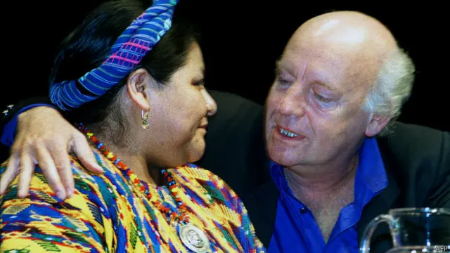 Rigoberta Menchú y Eduardo Galeano