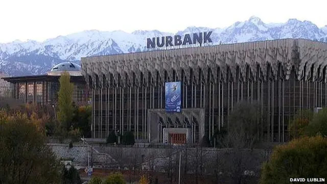 Маркум банкирлер акцияларынын көбү Алиевге таандык делген “Нурбанкта” иштешчү.