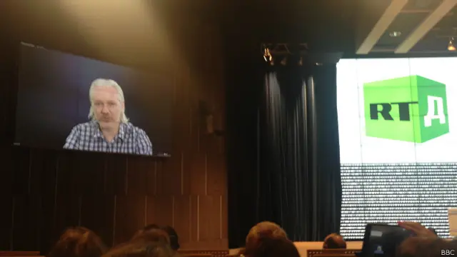 Джулиан Ассанж