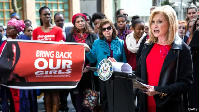 පැහැර ගැනුණු දැරියන් අනුස්මරණය කිරීම සඳහා නිව්යෝර්ක් නුවරට එක් වූ පිරිසක් 