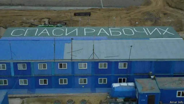 Рабочие хотят привлечь внимание президента к тому, что творится на космодроме