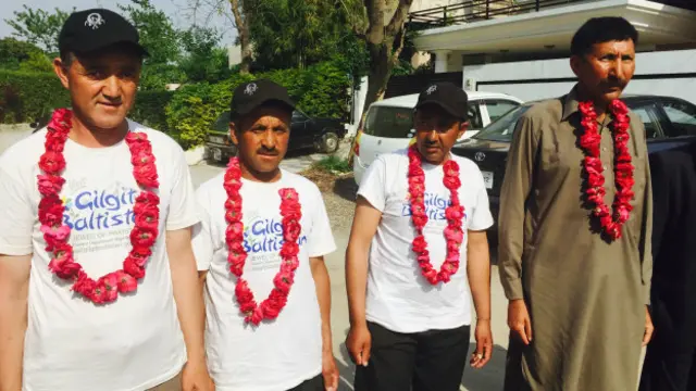 ایک ہزار کلومیٹر کے اس سفر میں یہ لوگوں بارہ اضلاع اور تین صوبوں سے گزرے