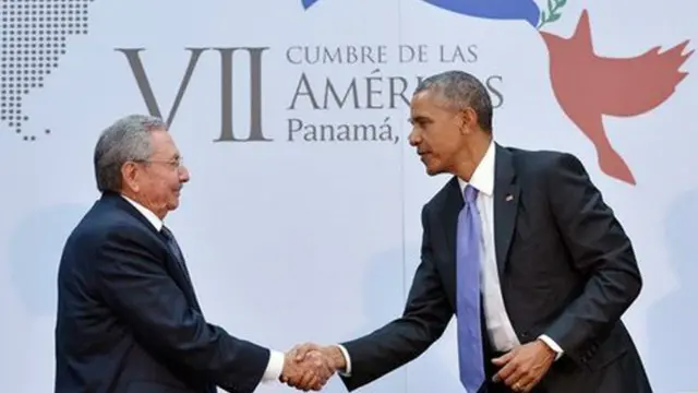 Chủ tịch Castro bắt tay với Tổng thống Obama tại Hội nghị các Quốc gia châu Mỹ