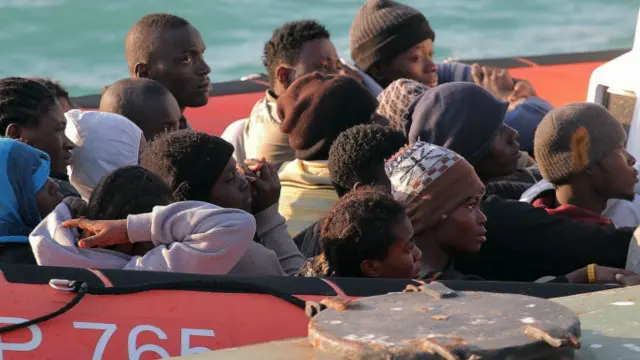 هزاران پناهجو اخیرا در سواحل لیبی یا هنگام عزیمت از آن جان باختهاند و هزاران نفر نیز در وسط دریا نجات یافتهاند