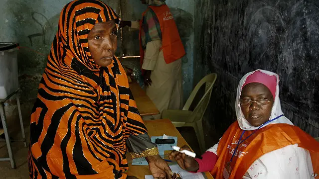 اضطرت مفوضية الانتخابات إلى تمديد فترة الاقتراع ساعة بسبب مشكلات لوجيستية.