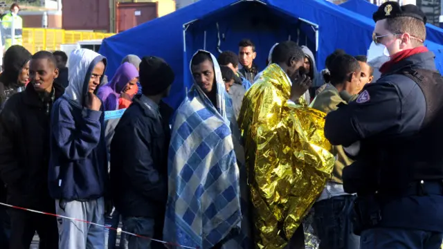 حالیہ دنوں میں بحیرۂ روم پار کرنے کی کوشش کرنے والے تقریباً دس ہزار تارکین وطن کو بچایا بھی گیا ہے