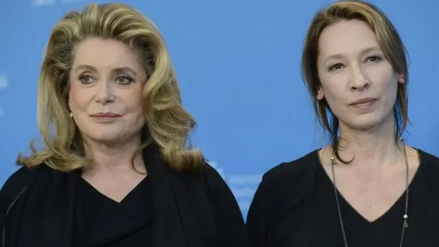 كتبت ايمانويل بيركوت (إلى اليمين) سيناريو فيلم "لا تيت هوت" واخرجته وقامت ببطولته كاثرين دينيف (يسار)