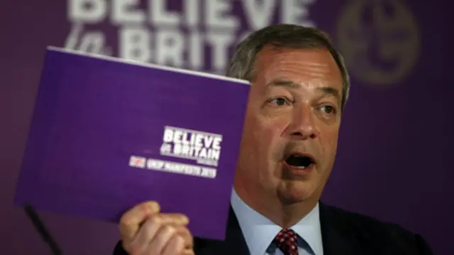 英国独立党领袖法拉吉发表竞选宣言 