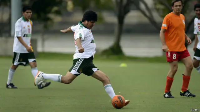 Cada vez que puede, el presidente de Bolivia, Evo Morales, organiza un partido de fútbol.