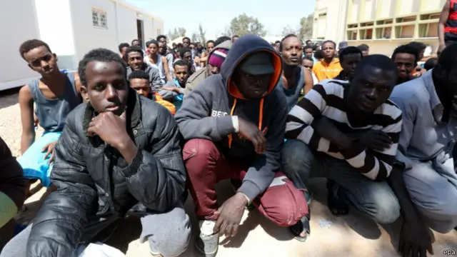 یورپی یونین ان پناہ گزینوں کو ڈوبنے سے بچابے کے لیے ریسکیو سروسز میں بھی اضافے کے علاوہ یورپی ممالک میں ان پناہ گزینوں کو پناہ دینے کا کوٹہ بھی متعارف کروانے کے منصوبے پر غور کر رہی ہے۔ 