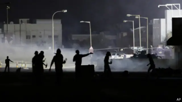 تظاهرات پراکنده علیه دولت و رویارویی پلیس با تظاهرکنندگان ادامه داشته است